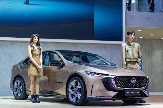 “新E代弯道王”MAZDA EZ-6亮相2024重庆国际车展